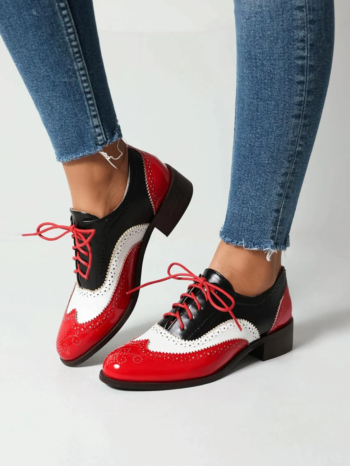 Lace-up Wingtips Oxford Shoes for Women Cutout Brogues Saddle Shoes