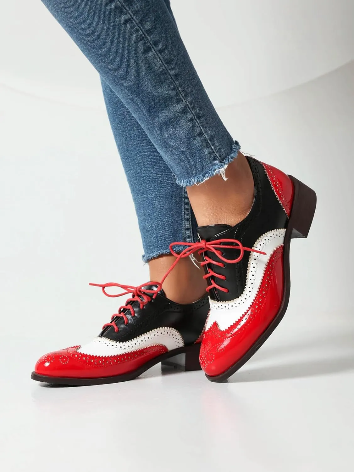 Lace-up Wingtips Oxford Shoes for Women Cutout Brogues Saddle Shoes