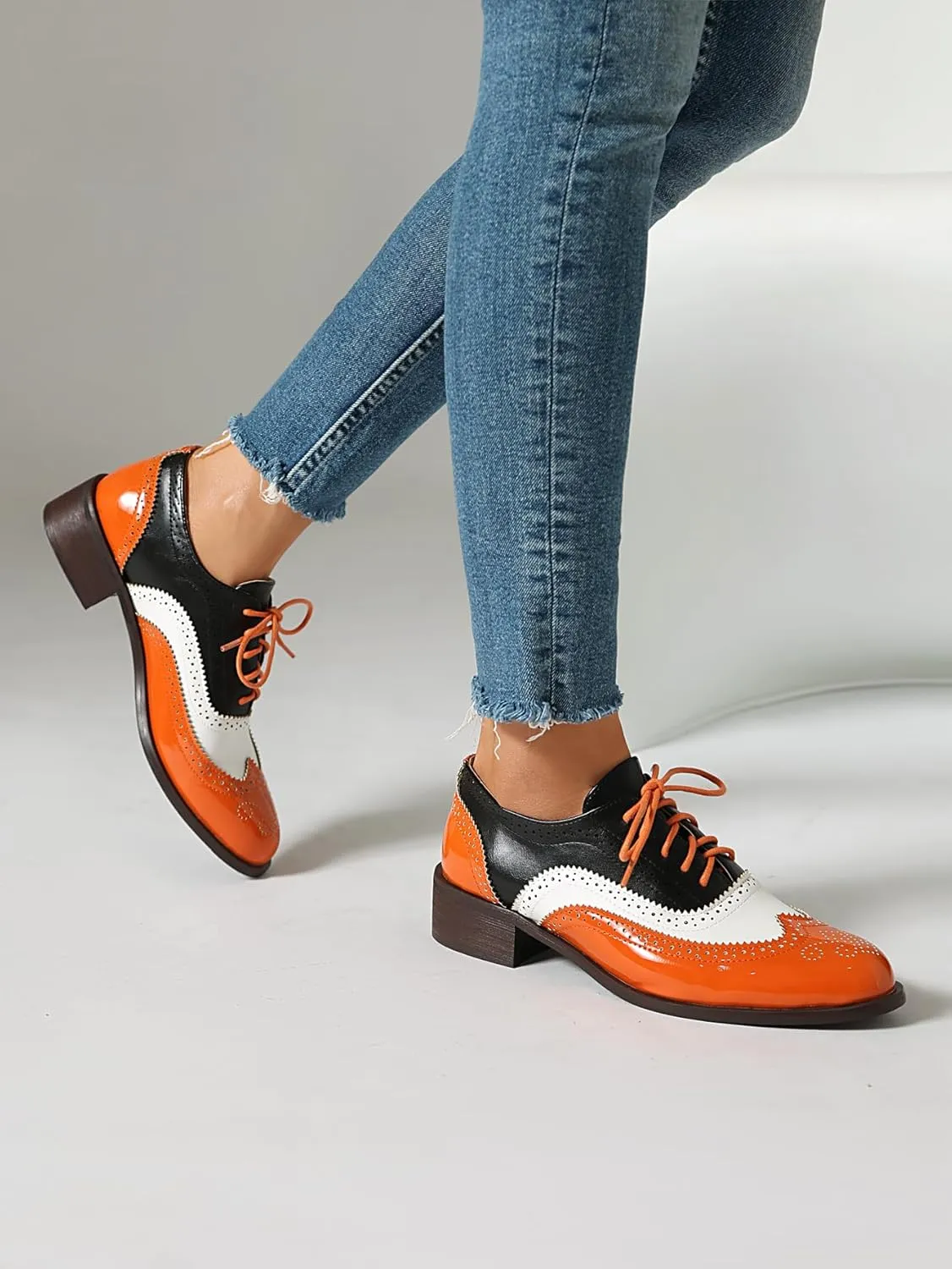 Lace-up Wingtips Oxford Shoes for Women Cutout Brogues Saddle Shoes
