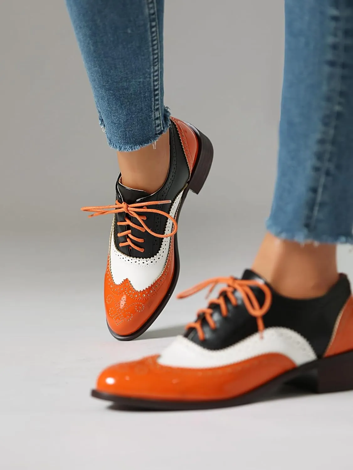 Lace-up Wingtips Oxford Shoes for Women Cutout Brogues Saddle Shoes