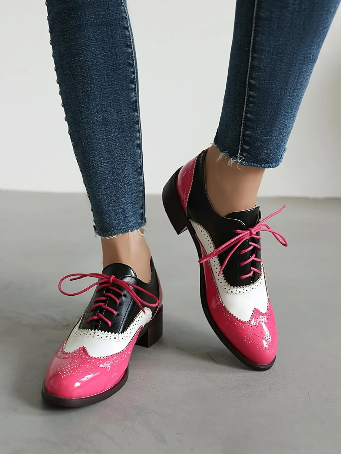 Lace-up Wingtips Oxford Shoes for Women Cutout Brogues Saddle Shoes