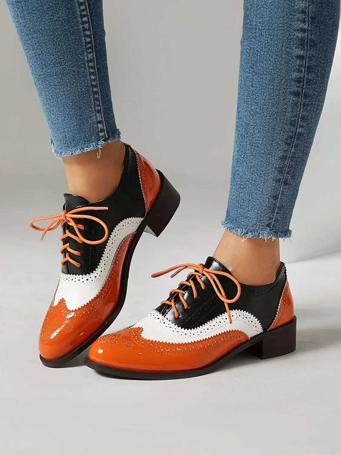 Lace-up Wingtips Oxford Shoes for Women Cutout Brogues Saddle Shoes