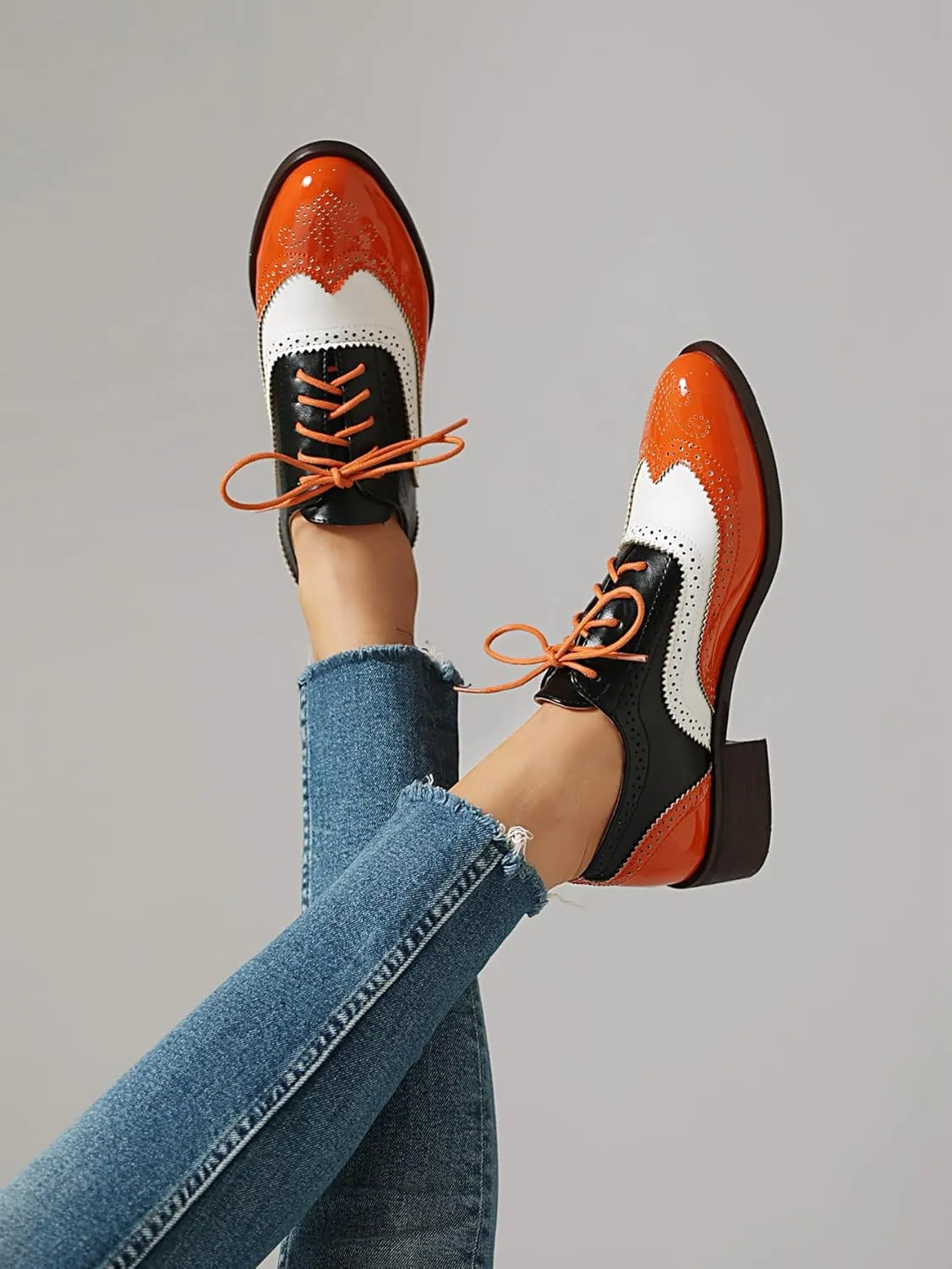 Lace-up Wingtips Oxford Shoes for Women Cutout Brogues Saddle Shoes