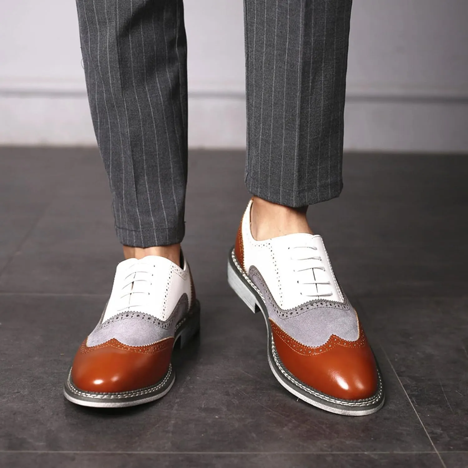 Men's Two Tone Patchwork Brogue Oxfords Shoes Fashion Classic Round-Toe Lace Up Low Top Leather Dress Shoes Hand Stitched Business Formal Derby Shoes