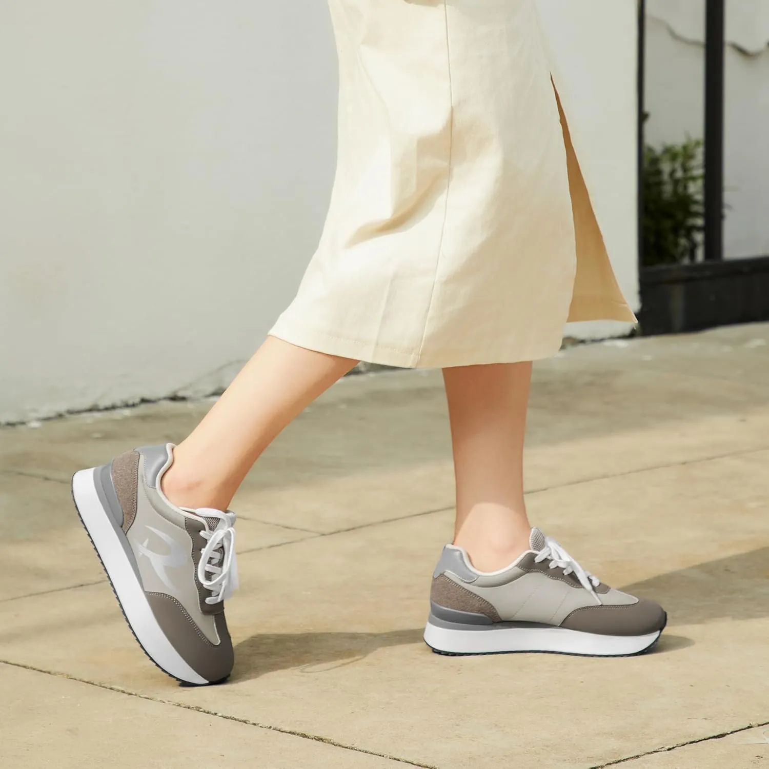 Rihero Women's Platform Sneakers Casual Lace Up Non Slip Tennis Walking Shoes Comfortable Lightweight Chunky Fashion Sneakers